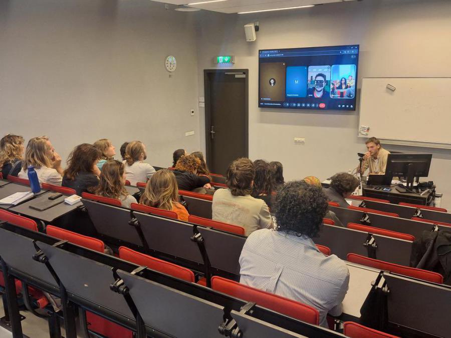 siempreconcuba's tweet image. 🇳🇱🇨🇺 La Universidad de #Ámsterdam acogió una conferencia sobre agroeconomía en #Cuba con participación de la ANAP, el Instituto de Agroecología del Caribe y la Vía Campesina. Estudiantes conversaron sobre el impacto del bloqueo en la agricultura cubana

#CubaNoEstáSola #ICAPCuba