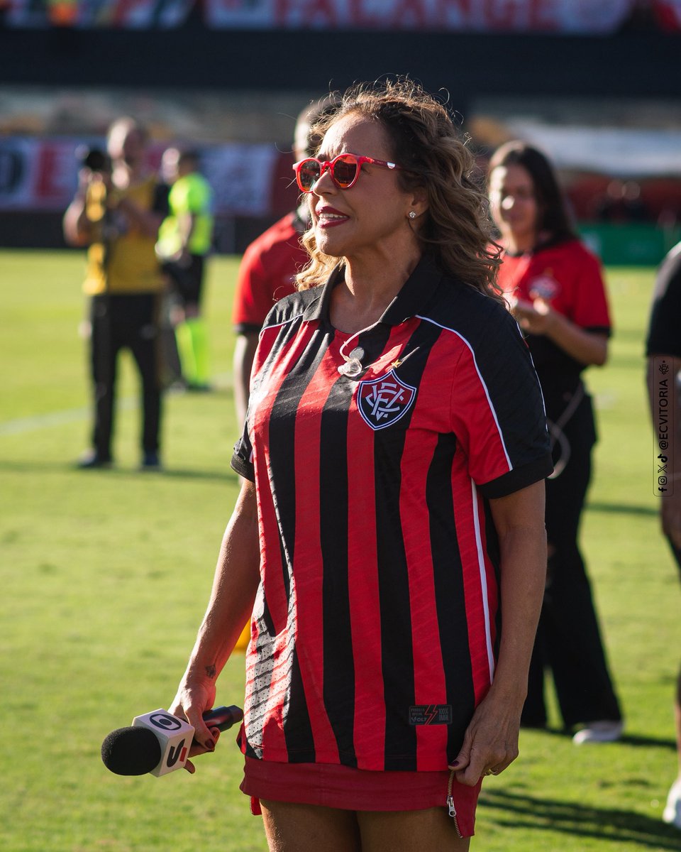 Daniela trazendo o canto Rubro-Negro!! Sempre bom vê-la em nossa casa!! ❤️🦁

📸 Victor Ferreira | EC Vitória

#PegaLeão #ForçaEnergiaAxé  #Brasileirão2026 #JogaremosJuntos