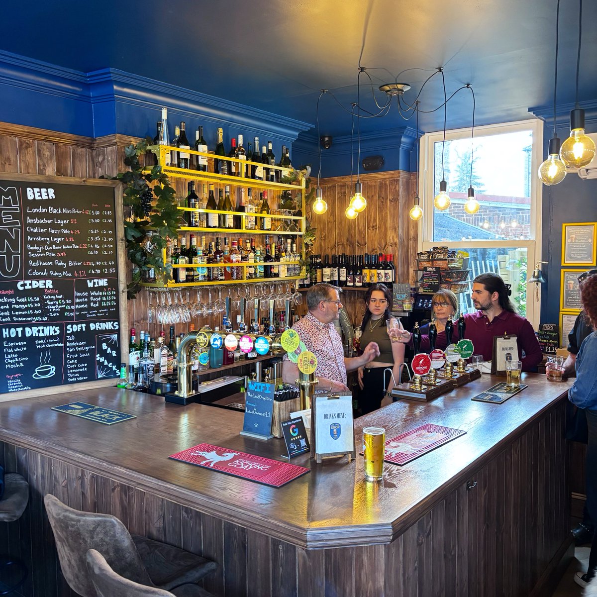 LondonPubMap's tweet image. The Last Drop Inn. Packed in here, one for the beer connoisseur, friendly atmosphere, a nice spot for a pint.

#eltham #lastdropinn #pub