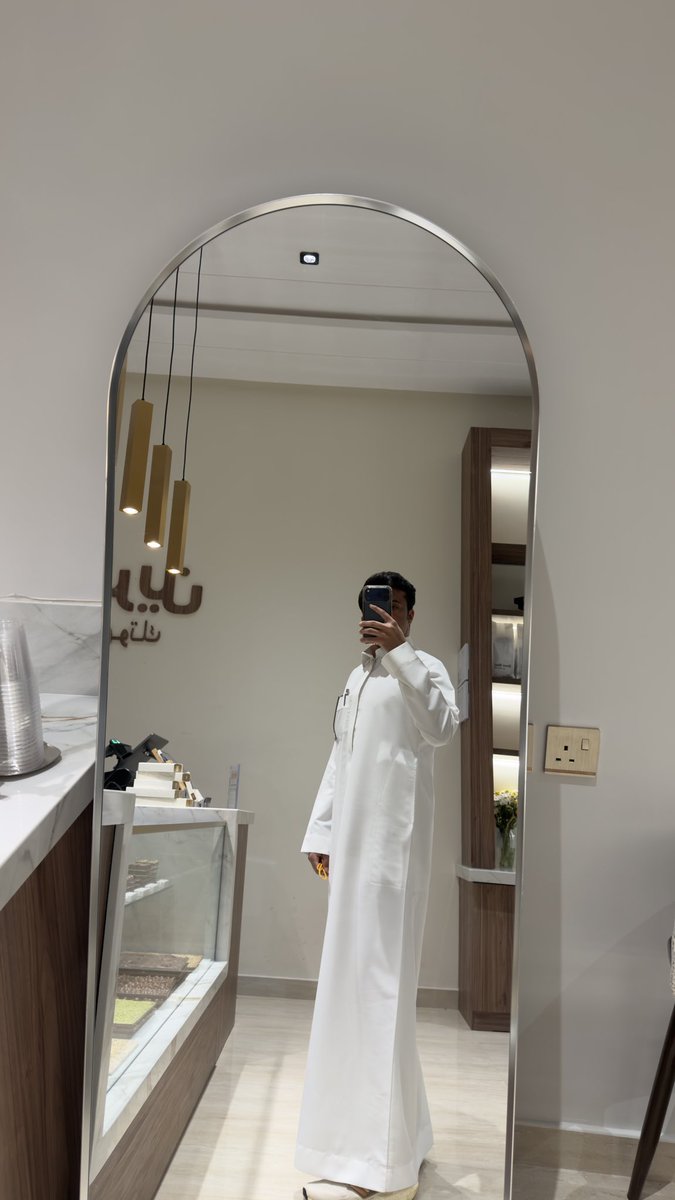 عبدالإله . tweet media