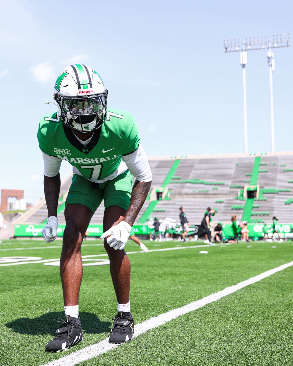 HerdFB's tweet photo. Always a good Saturday in Huntington 🏈 https://t.co/ZgXvBRytg5