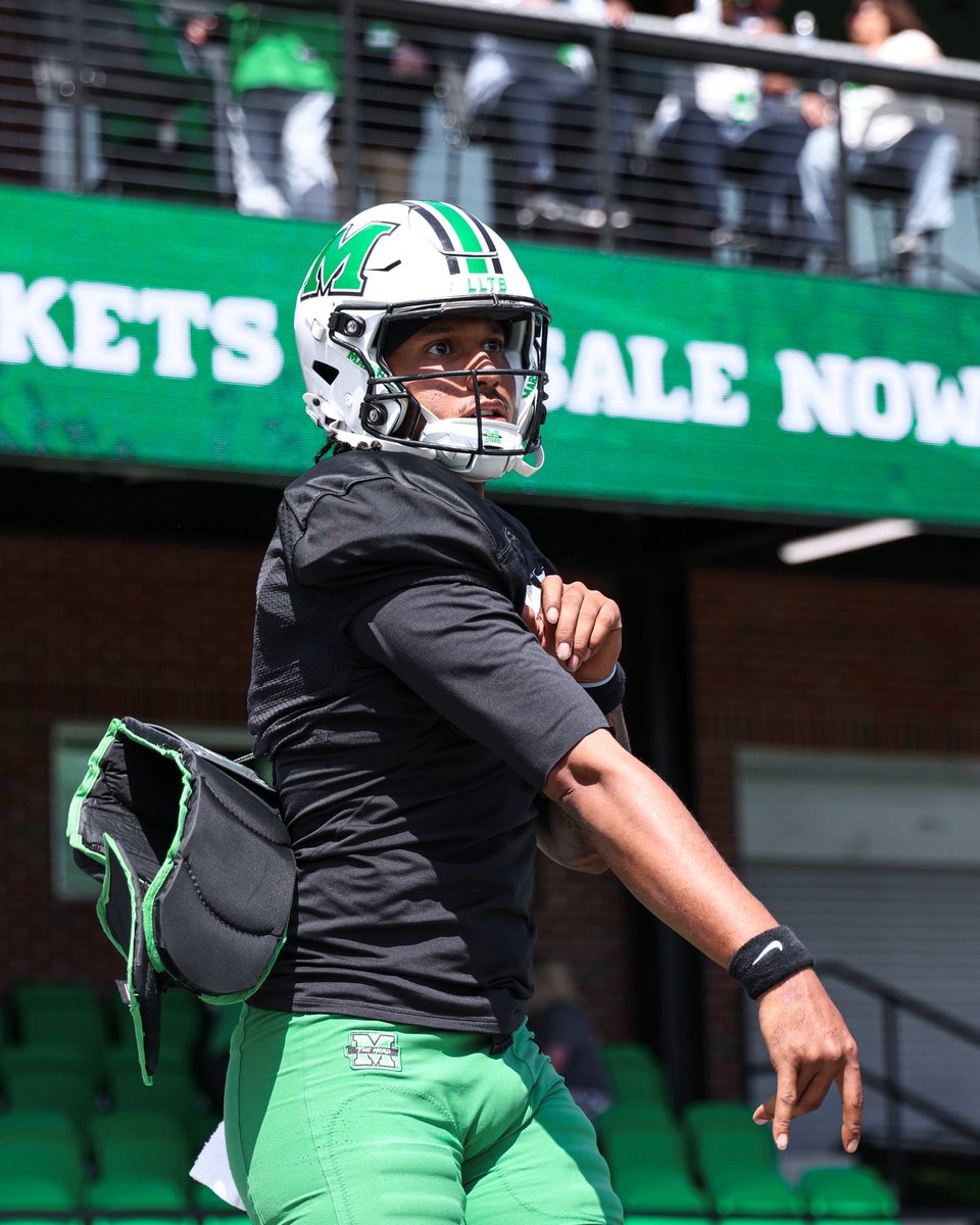 HerdFB's tweet photo. Always a good Saturday in Huntington 🏈 https://t.co/ZgXvBRytg5
