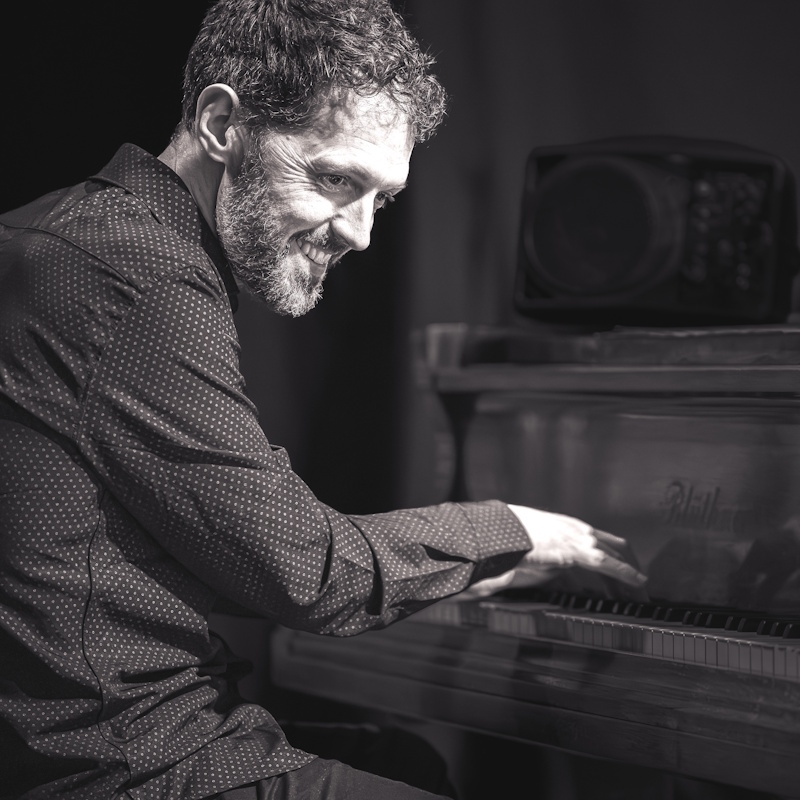 StAustellTIC's tweet image. "Restormel Arts" :
FRI.6th MAY Jazz @ "Room Five" #StAustell
"Martin Jenkins Trio"
Celebrating the music of Thelonious Monk
#Best_2_Book_Now
uk.patronbase.com/_CornishRivier…
Ph 01726 63513
#Buy @VisitTruro, @StAustellTIC , @VisitBodmin
Doors, Licensed Bar, Italian meals 6.30pm
Star Raffle