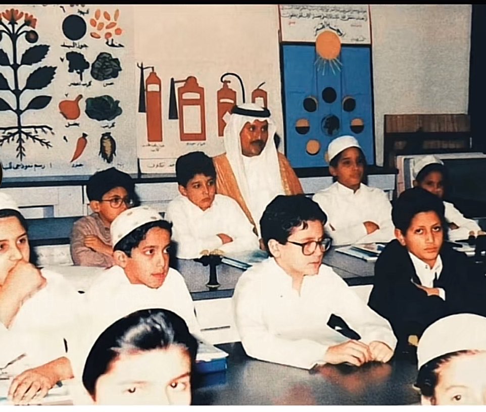 ixx9911's tweet photo. #محمد_بن_سلمان

سيدي سمو  ولي العهد #محمد_بن_سلمان‌  عام 1994 

.❤️❤️❤️🇸🇦 https://t.co/0QX539EGba