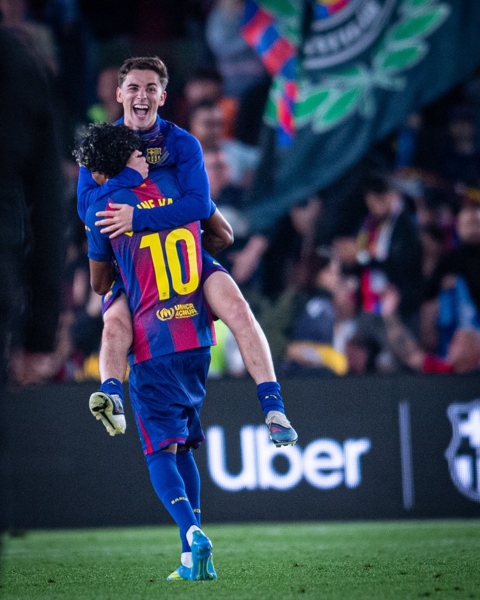 eduhutt's tweet photo. Mientras unos ponen excusas…
el FC Barcelona pone puntos.
+9 y la Liga en modo Bicampeón!
Visca Barça Sempre 💙❤️
@FCBarcelona_es @FCBarcelona @LaLiga @SPORTPLUSSV1 
#BarçaEspanyol #LaLiga #ForçaBarça https://t.co/iBrdIIB7JD
