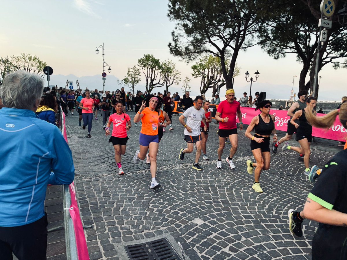 Sararunning's tweet image. E stasera tutti di corsa per la Desenzano by night II edizione in concomitanza del weekend di eventi della colnago cycling festival😉 #running #cycling #nevergiveup