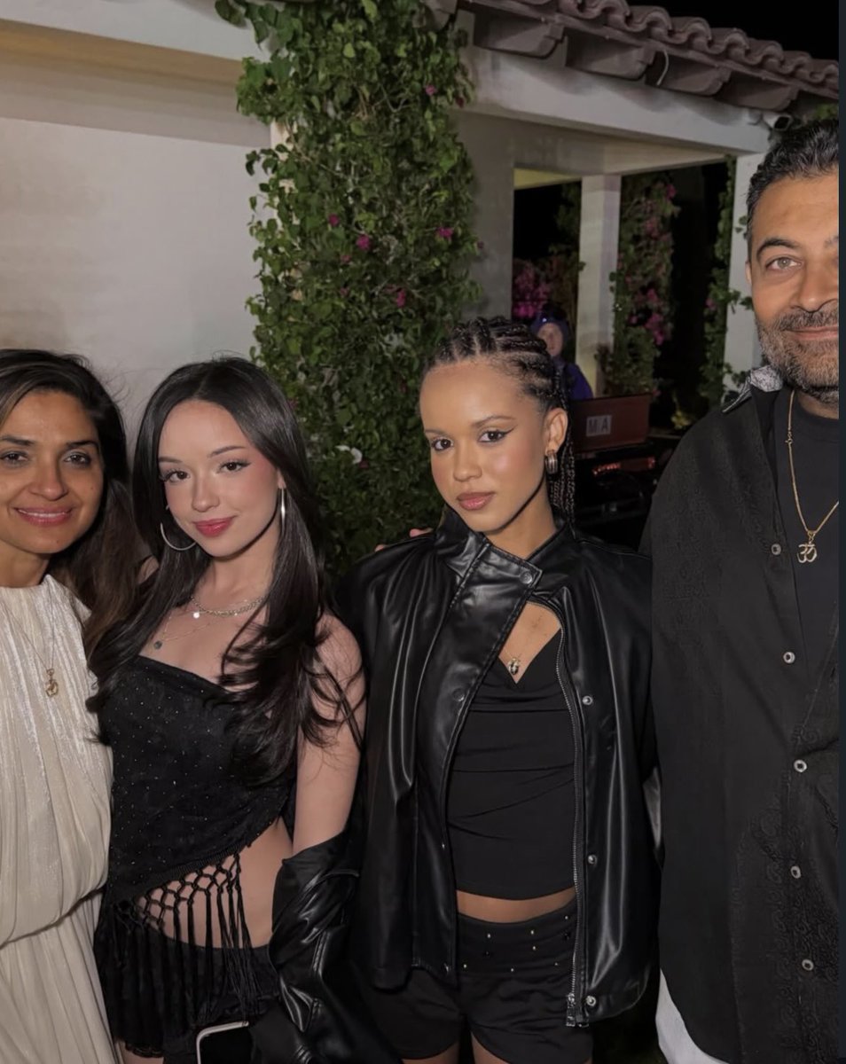 saintsatinnews's tweet photo. Samara and Lexie with mama Raj and papa Raj coachella 🤍🥹🥹the cutest 💕 https://t.co/e21CMr9nog