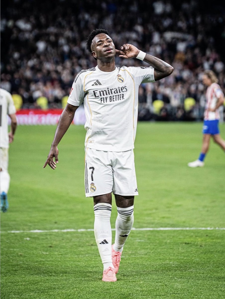 every body hate Lucky tweet media