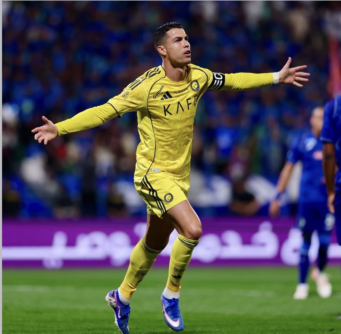 every body hate Lucky tweet media