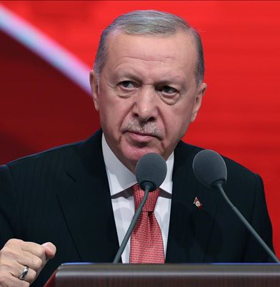 🔴 Netanyahu, CB Erdoğan’ı hedef aldı:

"Benim liderliğimdeki İsrail, onları barındıran ve kendi Kürt vatandaşlarını katleden Erdoğan'ın aksine, İran'ın terör rejimiyle ve onun vekilleriyle savaşmaya devam edecektir."