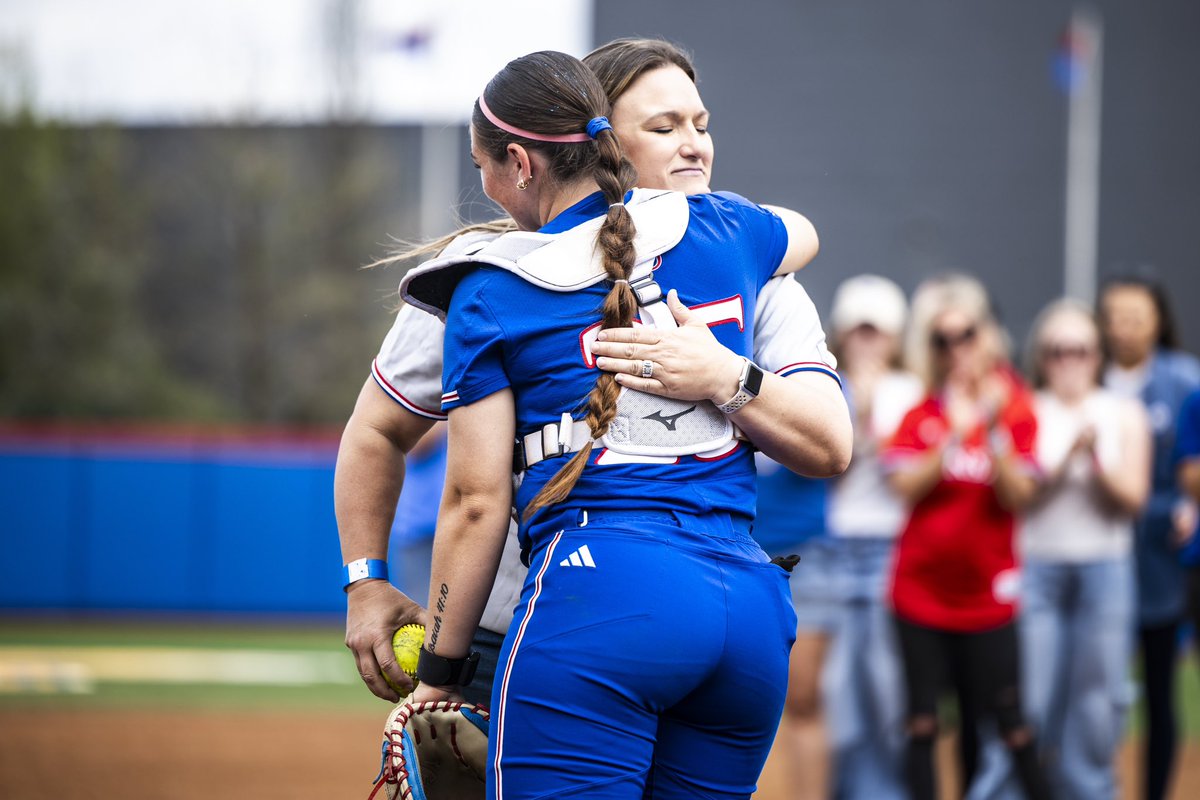 KUSoftball's tweet photo. 2006 Big 12 Champions are in the house ‼️

Another look at our first pitch from Destiny Frankenstein King!

#RockChalk https://t.co/xUGFuwTrOA