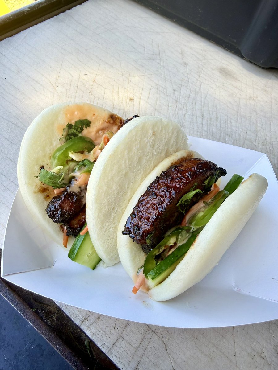 chris_m_landry's tweet photo. #HogsfortheCause 2026 is going crazy! Beautiful weather and we’re cranking out some incredible bites!
Come see us! #2ndHandSmokers 😎 https://t.co/0Csck9NWqq