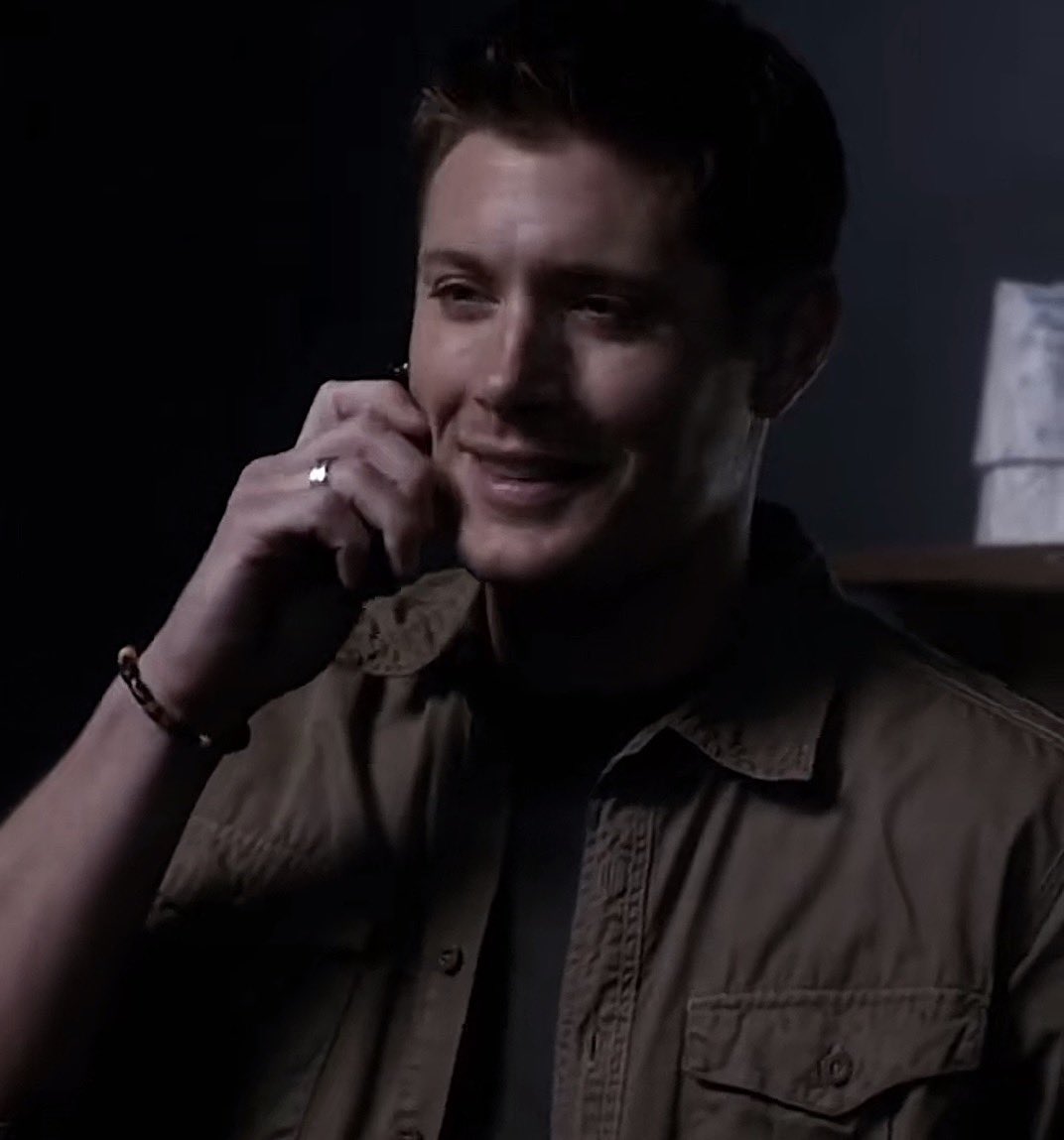 405brinas's tweet photo. I JUST NOTICED DEANS SMIRK WHEN CAS GOES “this isnt funny dean the voice says im almost out of minutes”😭😭 https://t.co/LUscHW6sl6