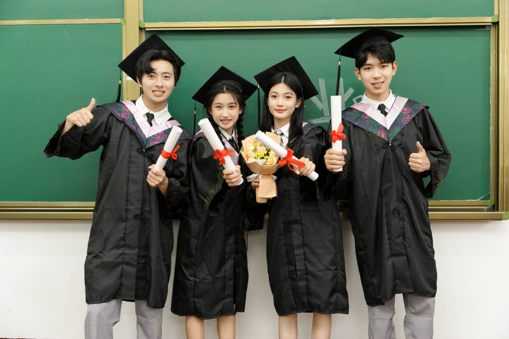 Александр tweet media