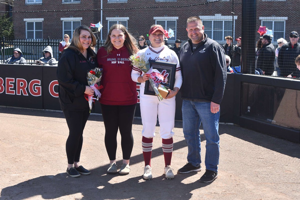 Muhl_Sports's tweet image. Congratulations to our three @mulesoftball seniors on their respective careers: Scooter Hulsen, Sophia Jacobson, and Maddy Svenningsen!!!

#RollMules #Seniorday