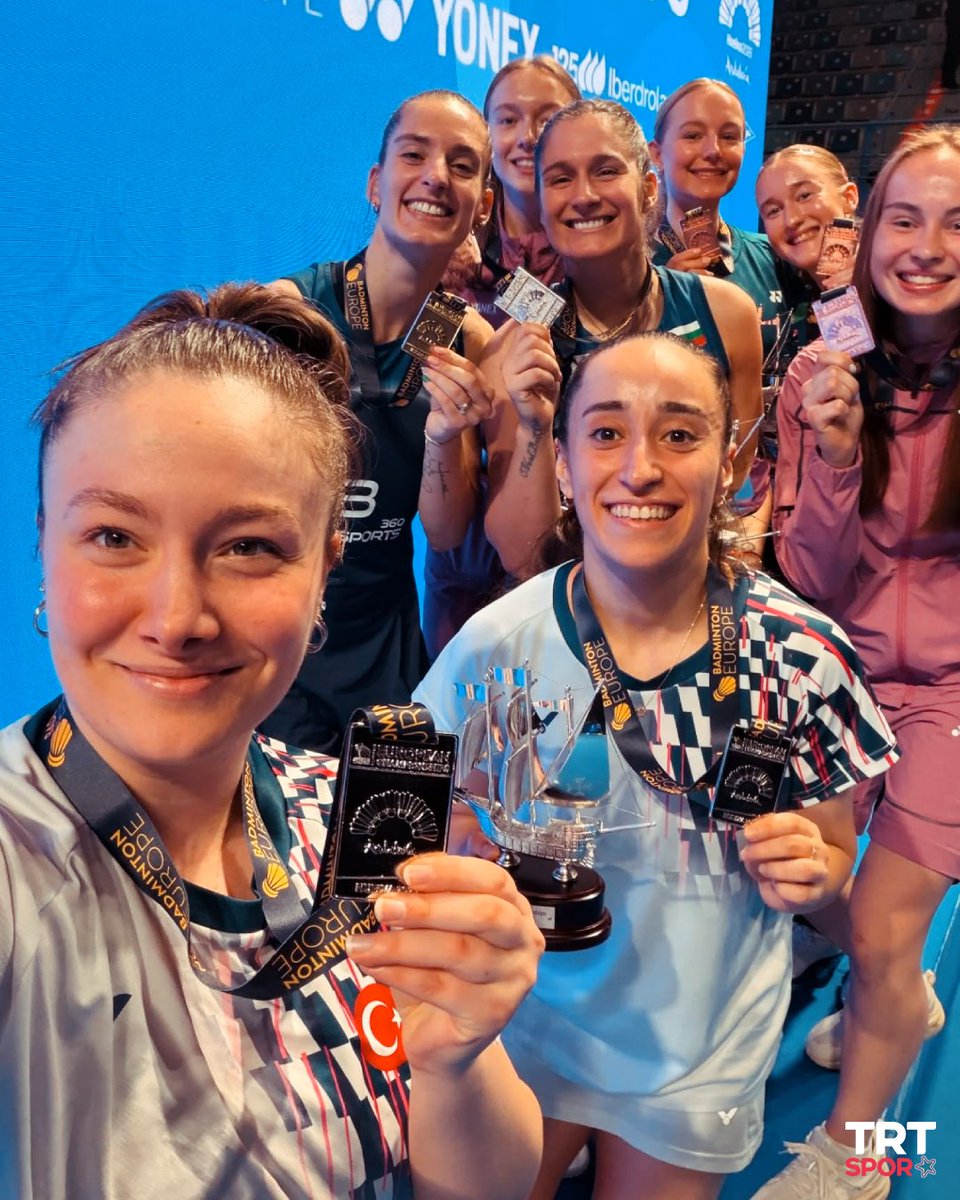 Badmintonda tarihi başarı! 💪

🏸 Sporcularımız, Avrupa Badminton Şampiyonası'nda çift kadınlarda gümüş madalya kazanarak tarihimizdeki en iyi dereceyi elde etti! 👏

🇹🇷Bengisu Erçetin &amp; Nazlıcan İnci