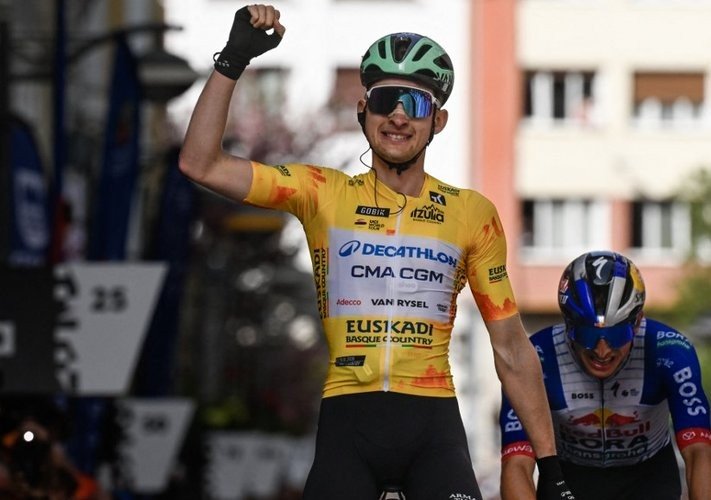 LeCyclismeFRA's tweet photo. 🌟 𝗟𝗘 𝗕𝗜𝗟𝗔𝗡 𝗙𝗥𝗔𝗡𝗖̧𝗔𝗜𝗦 🇫🇷 𝗙𝗢𝗨 𝗗𝗨 𝗧𝗢𝗨𝗥 𝗗𝗨 𝗣𝗔𝗬𝗦 𝗕𝗔𝗦𝗤𝗨𝗘 🇪🇸 💙🤍❤️

🥇ÉTAPE 1 : Paul Seixas 🇫🇷
🥇ÉTAPE 2 : Paul Seixas🇫🇷
🥇ÉTAPE 3: Axel Laurance 🇫🇷
🥇ÉTAPE 5 : Paul Seixas 🇫🇷
💛 GÉNÉRAL : Paul Seixas 🇫🇷
💚 POINTS : Paul Seixas 🇫🇷
❤️ MONTAGNE : Paul Seixas 🇫🇷
🤍 JEUNE : Paul Seixas 🇫🇷

MERCI POUR CETTE SEMAINE ❤️
