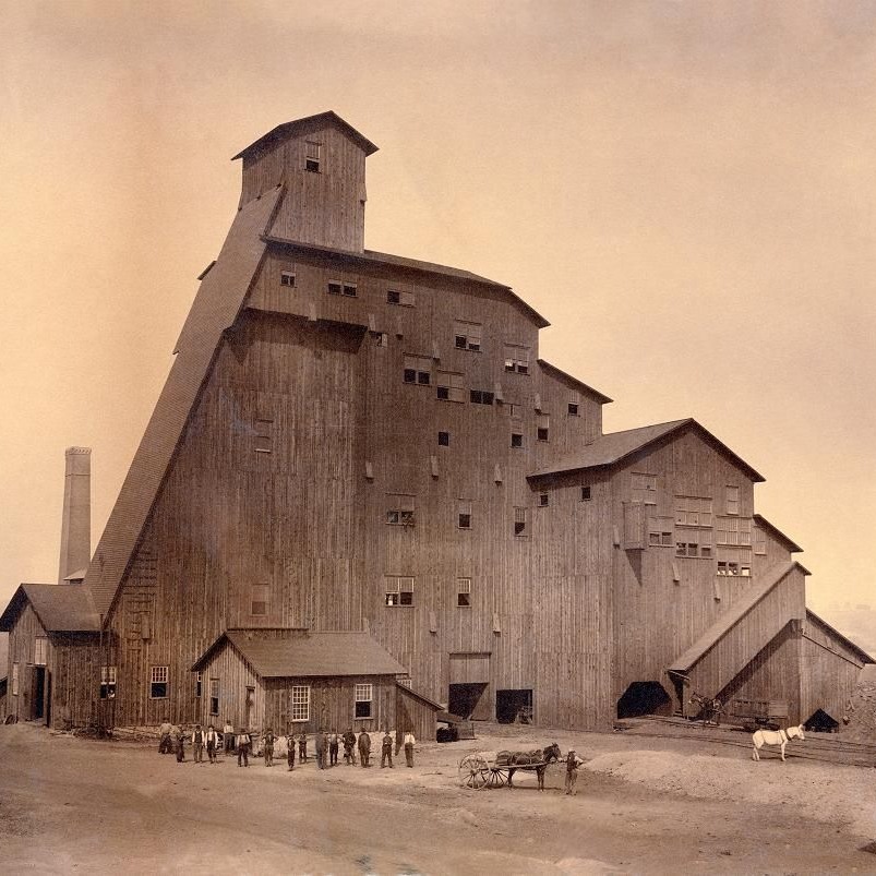 archpng's tweet photo. Massive wooden building Sibley Breaker, Pennsylvania, built in 1886 and destroyed by fire in 1906. https://t.co/2AXpYeKeJr