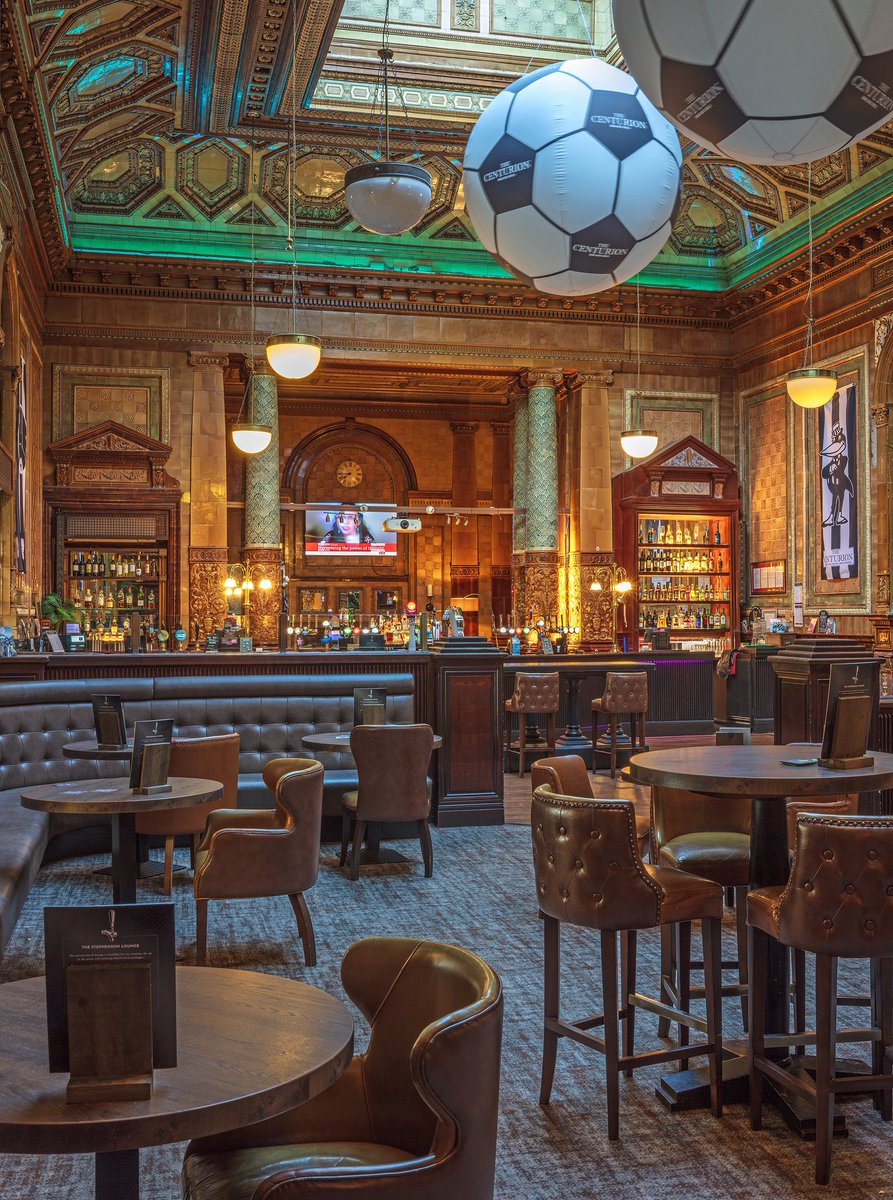 GraemePeacock1's tweet photo. 1 of 3 Name me a more special watering hole this side of Alpha Centauri. Iโll wait :) @LNER #CenturionBar https://t.co/hyrThZ8eqb