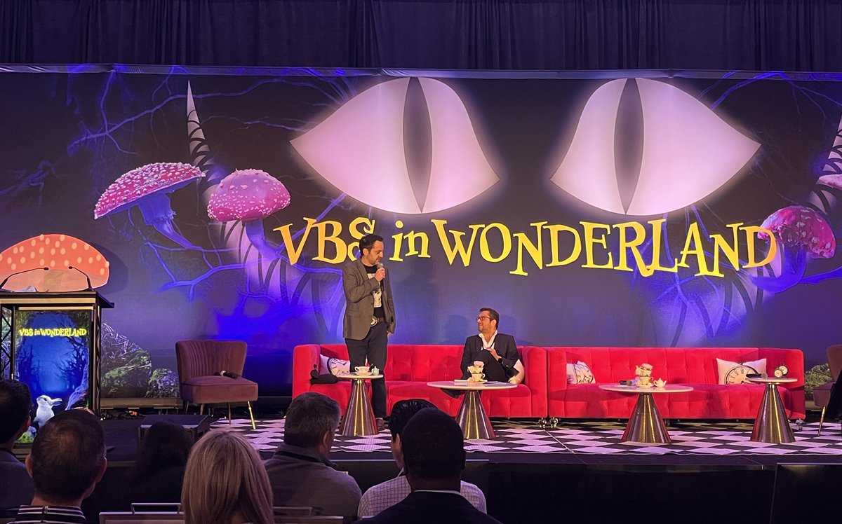 RetinaToday's tweet image. Congratulations to Virgilio Morales Canton, MD, the 2026 Lifetime Achievement awardee! He sat down with Jorge A. Fortun, MD, to share his journey, both personally and professionally. @VitBuckleSoc @YoungMDConnect #VBSinWonderland #retina