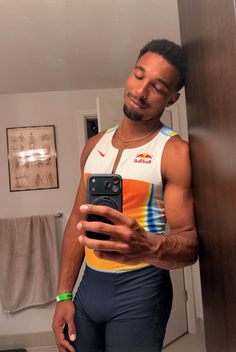 CelebFeetArchives tweet media