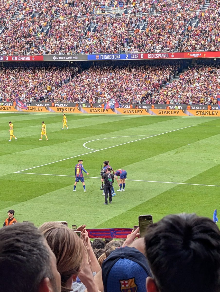 Jack18vXv's tweet photo. Vivere il derby di Barcellona dai posti VIP è un’altra storia. 😍 Grazie mille a @WEEX_Official e soprattutto @ZephyrBoy_ per questo regalo incredibile, tutto perfetto dall'inizio alla fine. Siete i numeri uno!🔥

Volete provare a vincere i biglietti anche voi? Vai sul link sotto https://t.co/VBGx7iXXtd