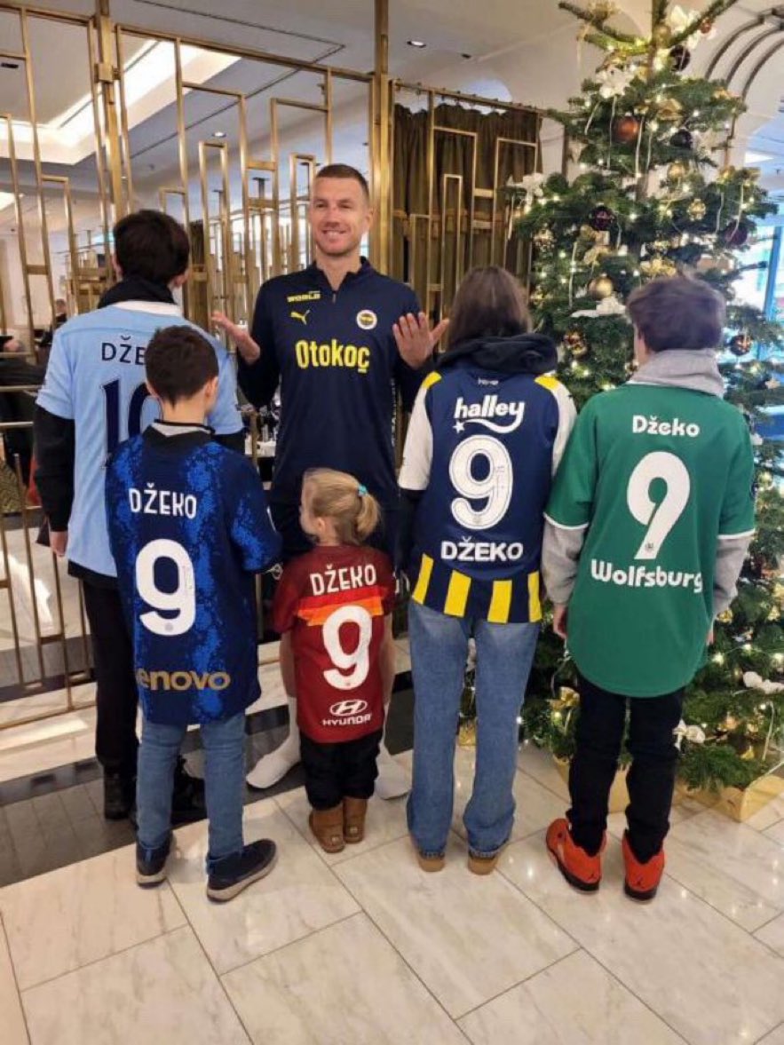 Out Of Context Football tweet media