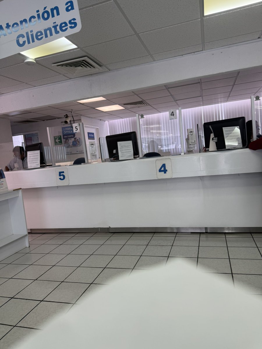 jmengarcia's tweet photo. @TELMEXSoluciona @Profeco @Telmex Por teléfono me decían que me llegarían los folios de cancelación y nunca lllegaban. Espero que aquí si se pueda pero ese asesor ya me dio mala espina por grosero. Ahorita ya se fue y me dejó esperando. https://t.co/D2gPlPv5dl