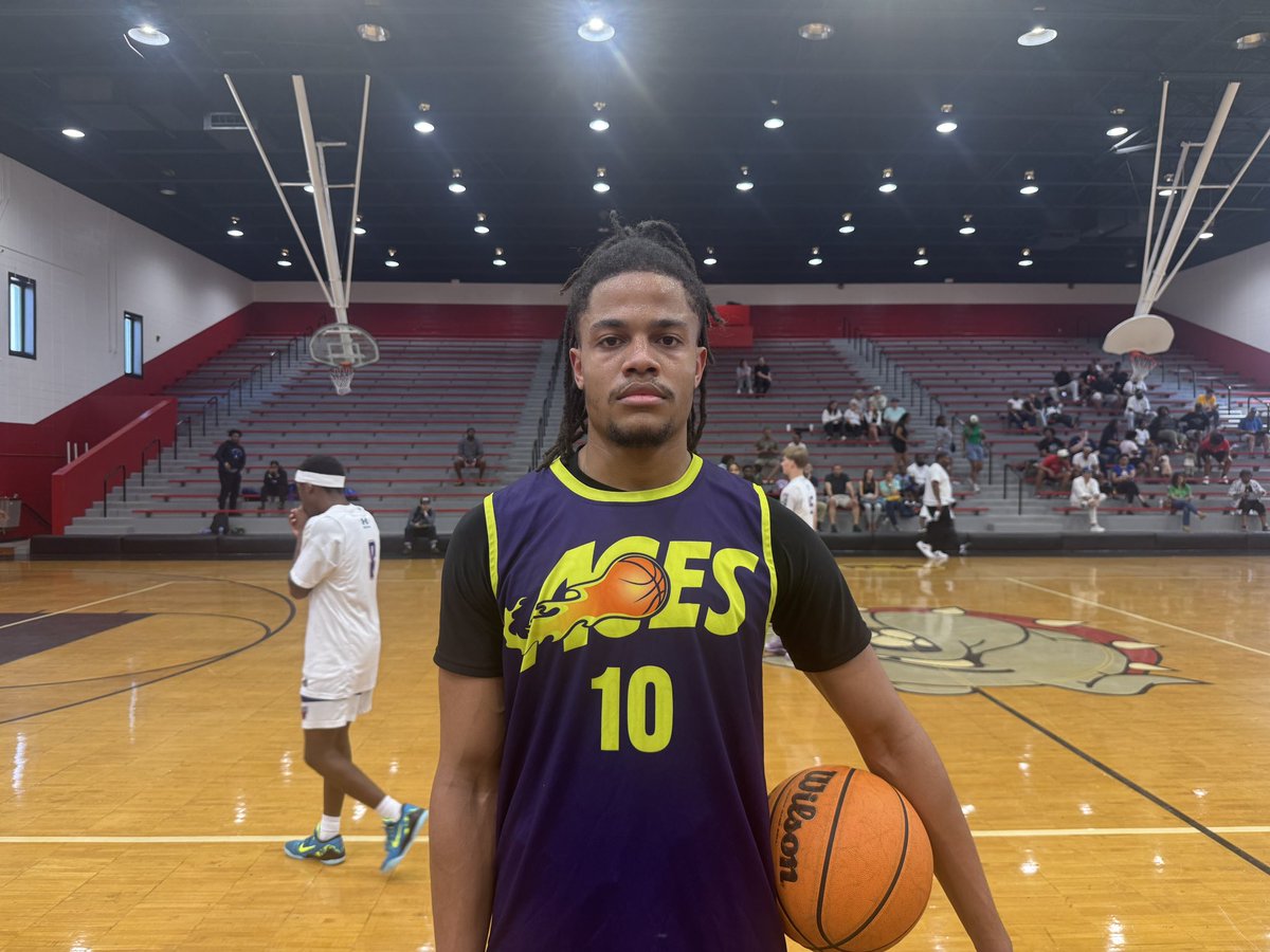 TriHoopsNet's tweet photo. 6’7 2027 Jayden Gunby (Charlotte Aces OTR) is an explosive big with clear college-level ability and a motor that consistently stood out. Constantly attacked the glass on both ends, played with real physicality through his frame, and finished through contact with force. https://t.co/HqYWGTkBWA