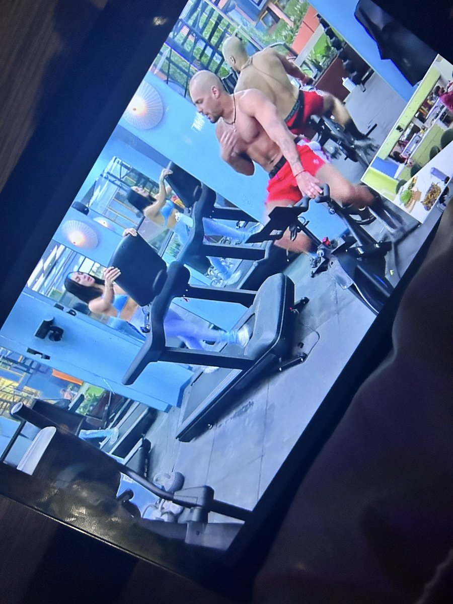 YahelizE's tweet image. #LCDLF6 RETIRÉMOSLA EL APOYO A ESTA QUEDA BIEN