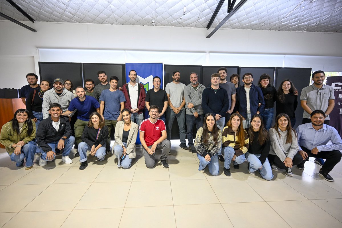Recibí en #Malvinas a jóvenes que se están formando para ser futuros líderes del ámbito público y social en el CIAS, el Centro de Investigación y Acción Social, un espacio de formación comprometido con el desarrollo de dirigentes con vocación de servicio y mirada humana.

Me