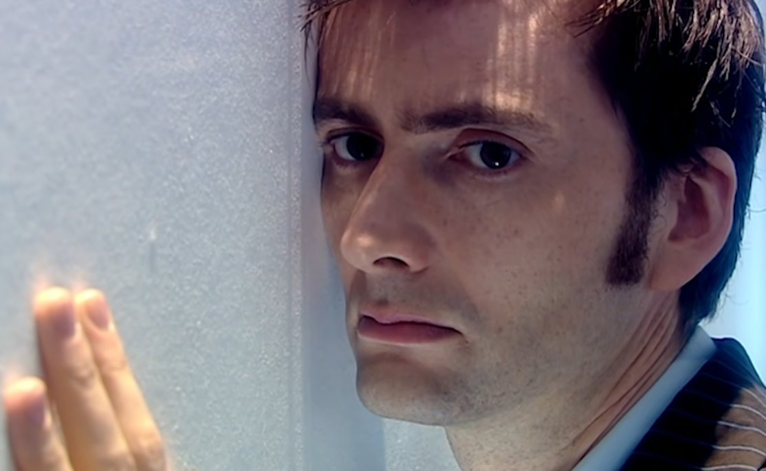 WhovianLife's tweet photo. Even after almost 20 years.. this whole scene still breaks my heart as much as it did the first time.. ππ #DoctorWho #DoctorWhoNight @bbcdoctorwho https://t.co/gFvkgys7Ou