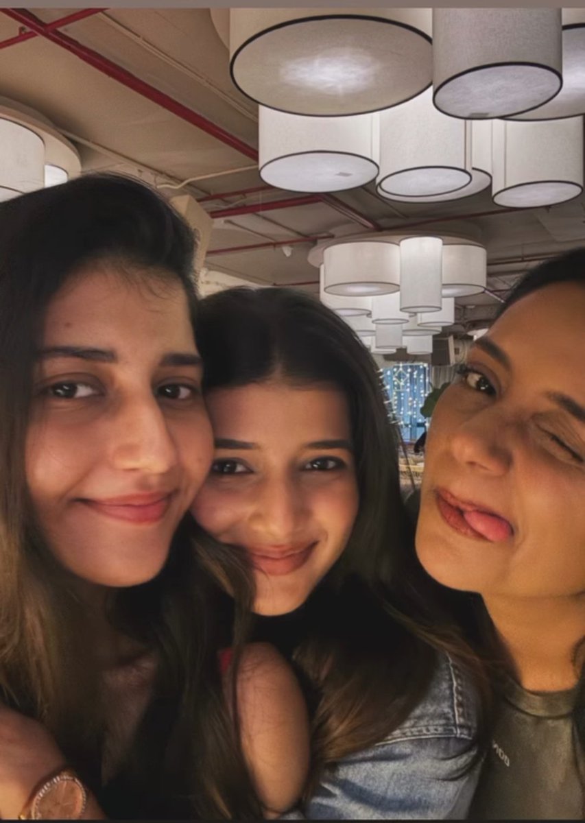 Vijitha33444400's tweet photo. Cuteness overloaded! ✨❤️

#samridhiishukla #yrkkh #AbhiraSharma https://t.co/fW0zc0d5nO