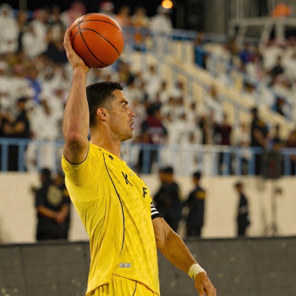 Khaledeneho's tweet photo. الاحتفاليه الافضل والاقوى هالموسم 😰💛 https://t.co/X2pkOAbFsp