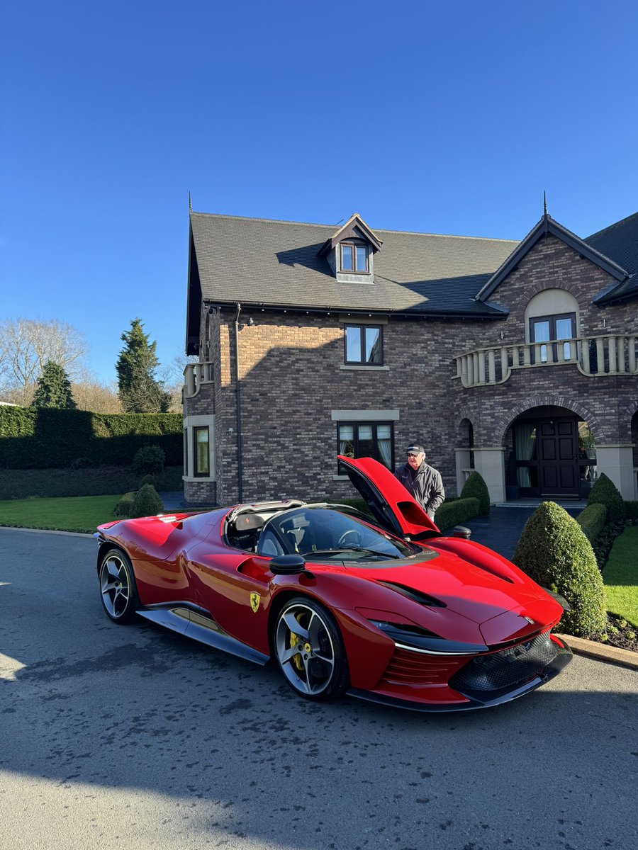 tomhartleycars's tweet image. Been a full on day at HQ today &amp;amp; lots going on tomrw I love wk end work while some work to live iv always believed iv live to work cause I love what I do  52 wks a year !! 

#th
#deadecated 
#oldcardealer
#grafter
#iconic
#hartleyestate🌼

The Original Home Of Supercar Dealers