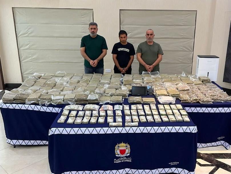 البحرين: القبض على 3 أشخاص بعد إحباط ترويج أكثر من 100 كجم من المواد المخدرة قادمة من إيران
