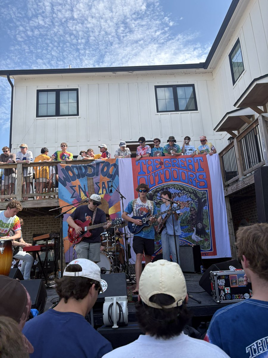 B Hop Baggins tweet media