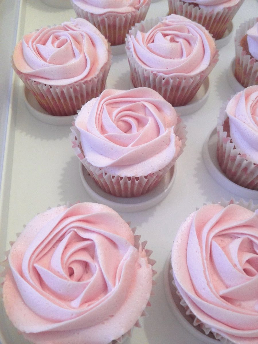 heartzjpg's tweet photo. rose cupcakes https://t.co/LJlLkFoZfz