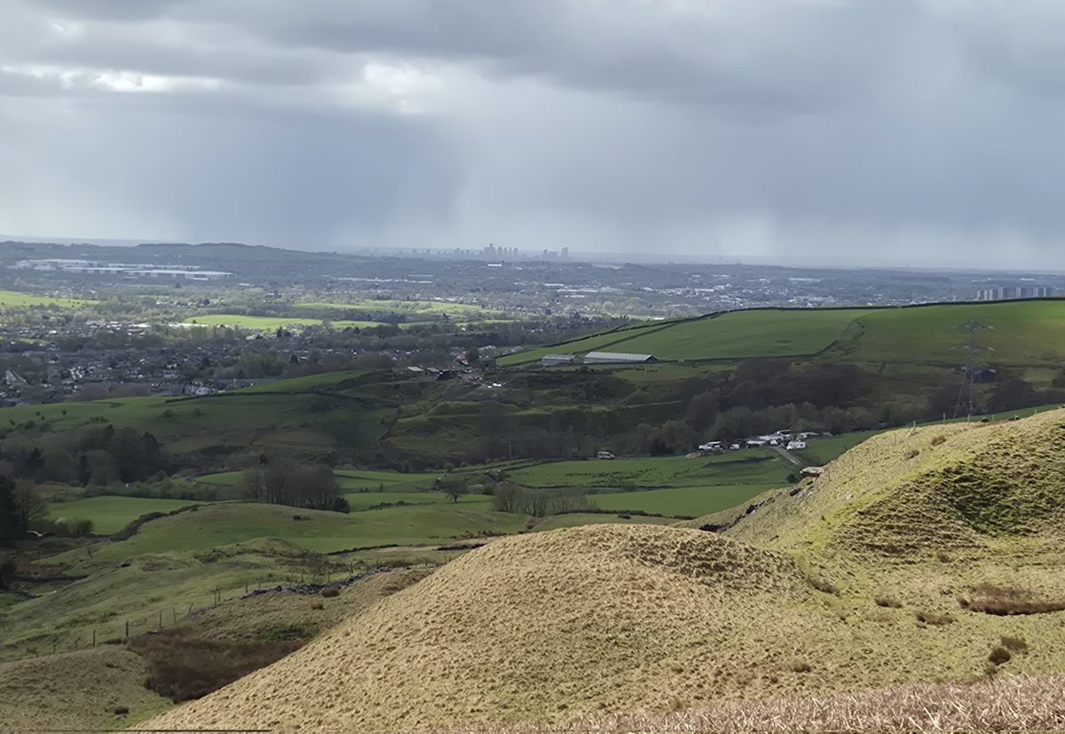Ozymandiasdust's tweet image. Up on the Pennines with Manchester on the horizon. 😊 #Lancashire