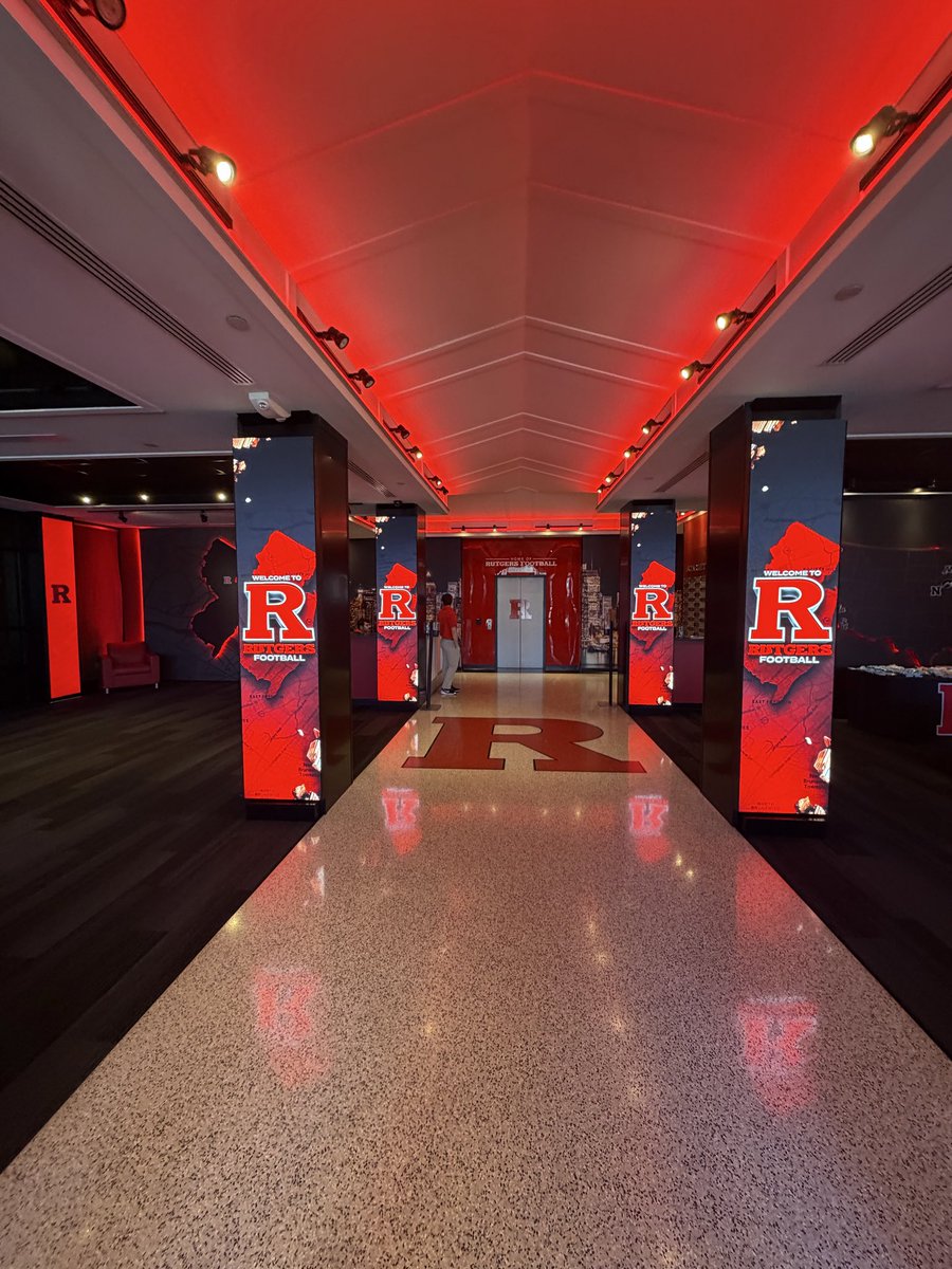 Derrick_L_27's tweet photo. Had a great time visiting @RFootball and being able to talk to @GregSchiano and @COACHDOTT . @Husky_Football7 @CoachDixonDBs @CoachPTBarrett https://t.co/H6pYNPOmhH
