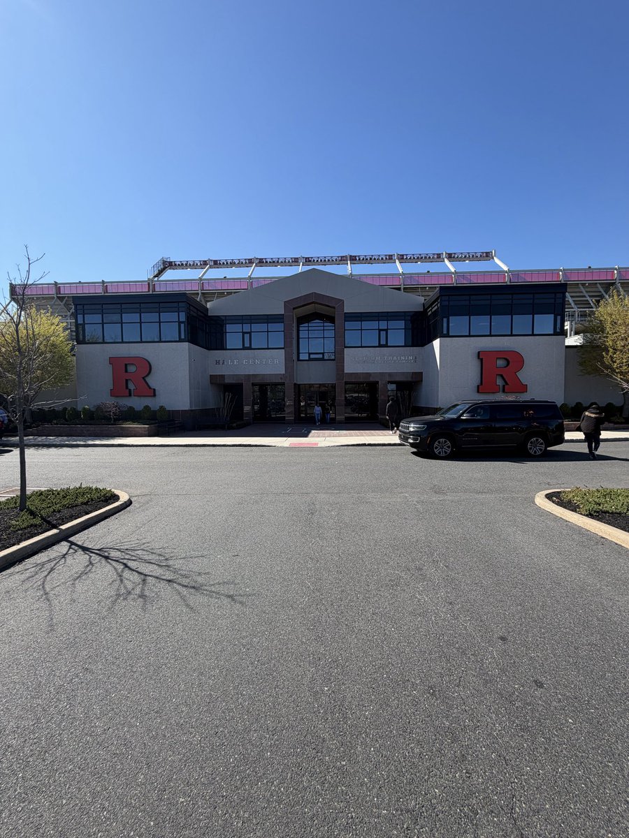 Derrick_L_27's tweet photo. Had a great time visiting @RFootball and being able to talk to @GregSchiano and @COACHDOTT . @Husky_Football7 @CoachDixonDBs @CoachPTBarrett https://t.co/H6pYNPOmhH