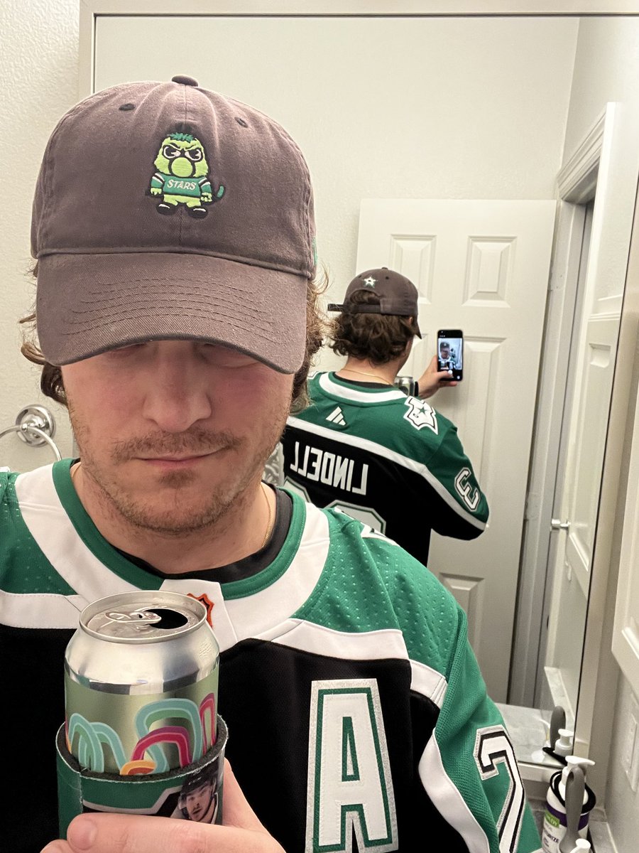 GeauxDallas's tweet photo. It’s an Esa kinda day #GoStars #TexasHockey https://t.co/DrjVIDhFWI