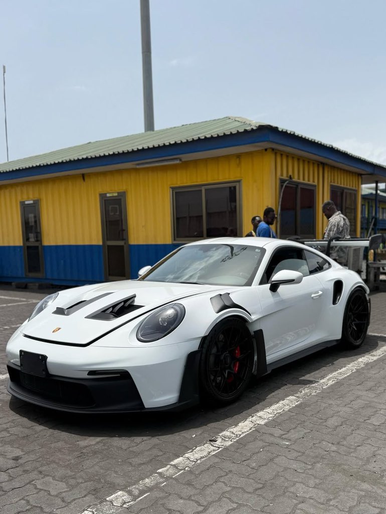 SIKAOFFICIAL🦍 tweet media