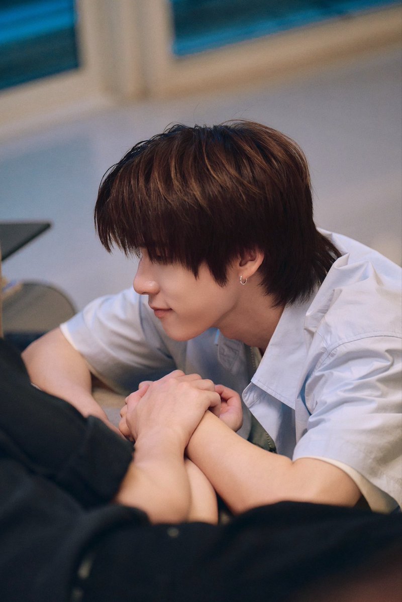 ขอคนยังไม่นอนค่ะ เช็คชื่อๆ แต่ตี๋ไปนอนก่อนนะค้าบ ฝันดีนะครับมัม ตื่นมาขอให้โชคดีน้า ขอบคุณที่เอ็นดูพวกเราอย่างดี ซีรีส์จะจบแล้วก็จริง แต่ตี๋แอบมั่นใจลึกๆ ว่าทุกคนจะอยู่กับจี๋ปิ๊ปใช่ม้ายยยงับ 🥹 good night na kub  

DUANG WITH YOU EP11
#ด้วงกับเธอEP11