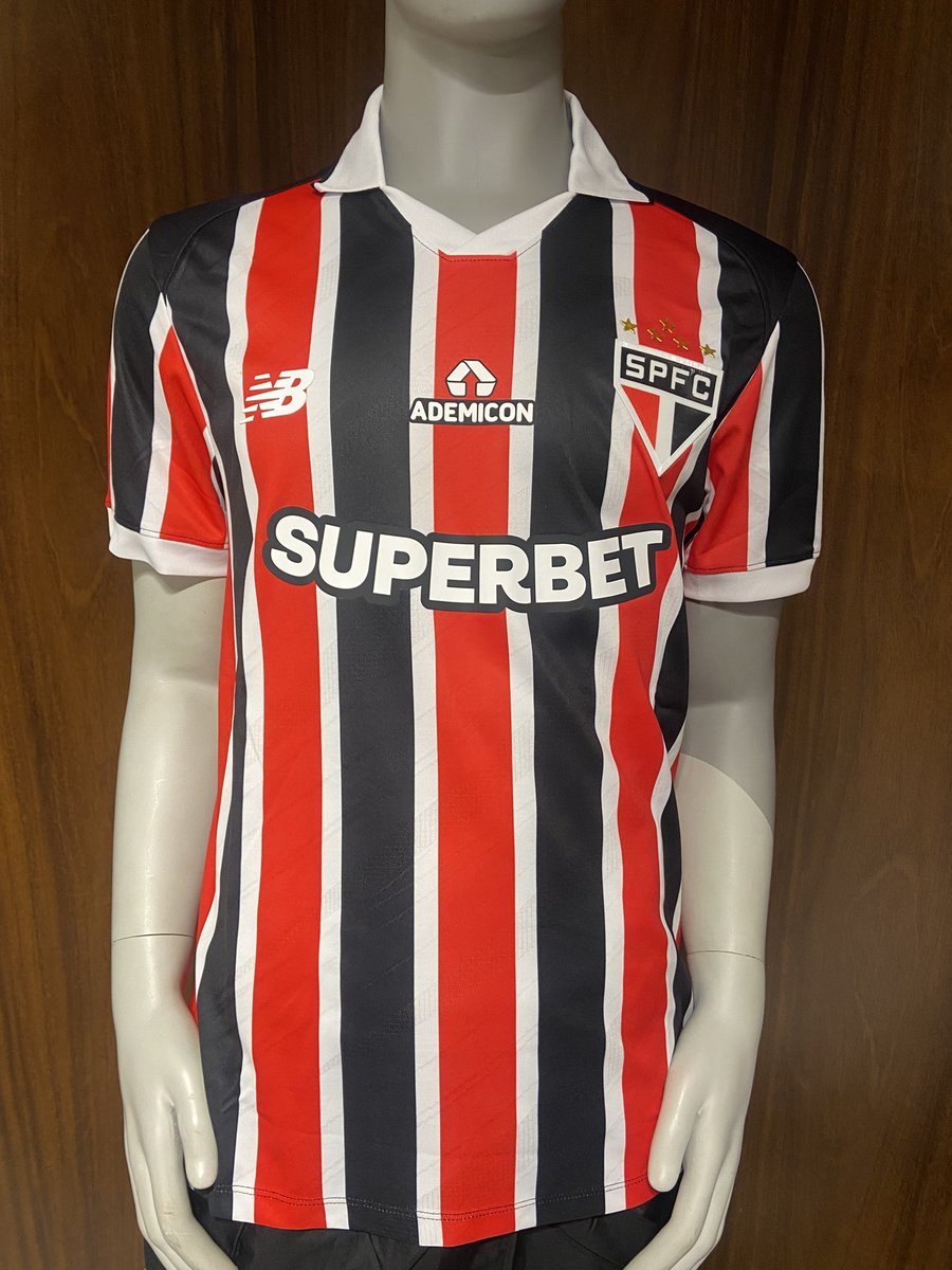 mafemenezes's tweet photo. A nova camisa 2 do @SaoPauloFC no evento da @NBFootball https://t.co/LCGvxXvCzn