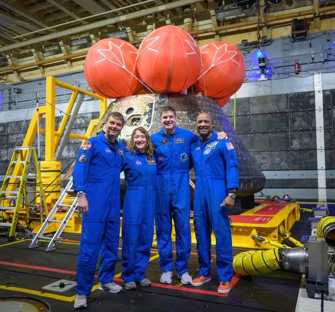 <a href="/astro_reid/">Reid Wiseman</a> <a href="/elonmusk/">Elon Musk</a> Most inspiring group on Earth.