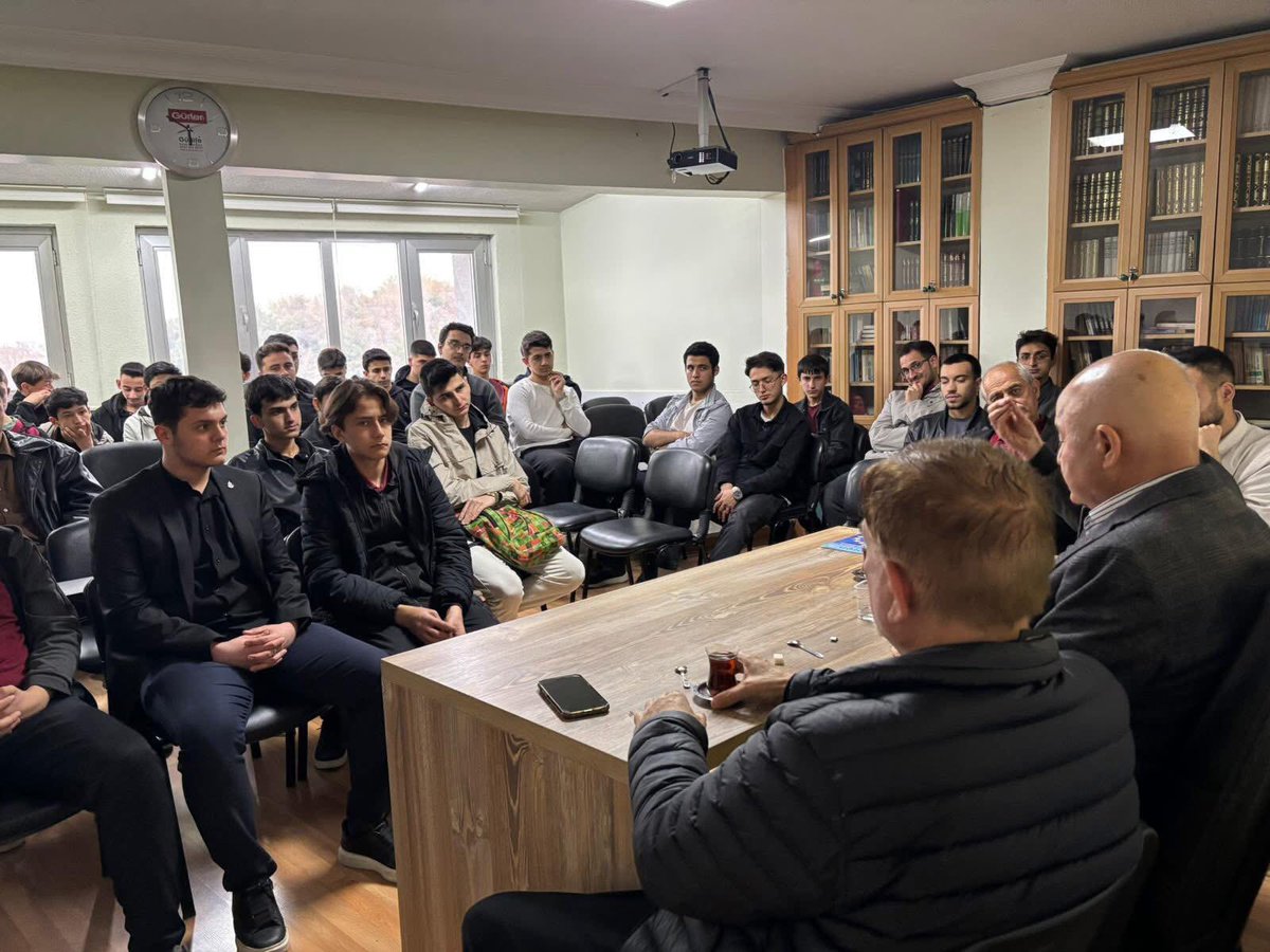 MusaKaracor's tweet photo. Alperen Ocakları Konya İl Teşkilatı tarafından gerçekleştirilen Yesevî Sohbeti, gönüllerde iz bırakan bir irfan meclisine dönüştü.
Sohbette sayın Mustafa Kabakçı ve İbrahim Öcüt, Türk milletinin istikbâline dair derinlikli tahlillerde bulundu.
#Alperenler 
#KonyaAlperenOcakları https://t.co/51uLNWQ3EQ