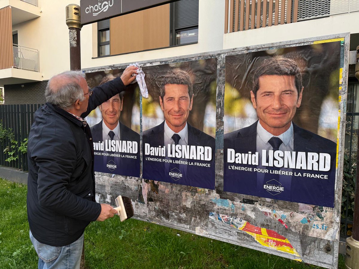Olivier152639's tweet photo. Touche finale à une journée bien remplie au service du projet de libération et de redressement de la France porté par @davidlisnard et @Nouv_Energie: affichages au #Vésinet, à #Chatou et à #Montesson. Il ne reste plus qu'à vous souhaiter une belle nuit énergisante "for sure" ! https://t.co/bi5aLI4zC7