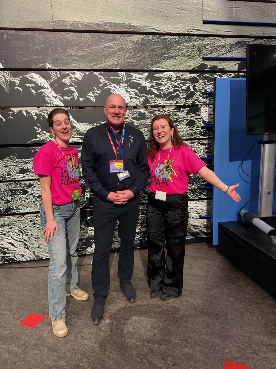 LisetteOpTexel's tweet image. Dag van Ruimtevaat 🚀
Je zou maar ’n astronoom als dochter hebben!
Nelleke werkt door ’t hele land met oa. André Kuipers
Te zien in @museon @omniversum waar ze shows geeft.

Luister maar ’ns #video
#ruimtevaart #aerospace #camer_a_pril @jolandabrwr @OudeSterrewacht @UniLeidenNews