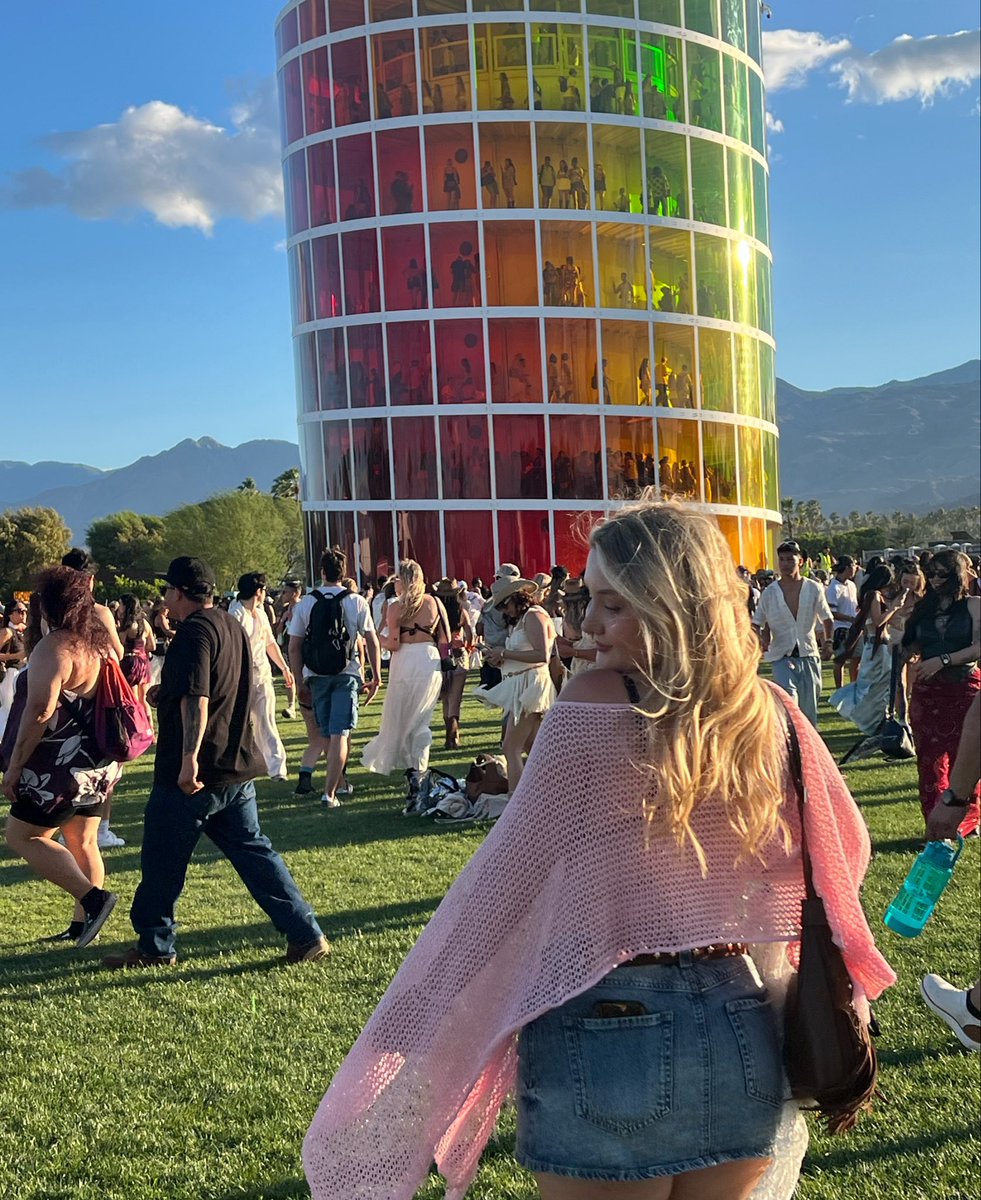 laura ⋆｡˚𑣿 tweet media